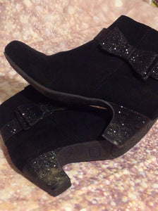 FLOWERS Black Sparkles Boots Size 3