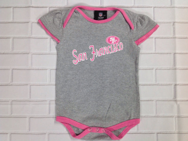 NFL TEAM APPAREL GRAY PRINT Top