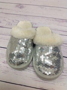 No Brand Silver Slippers