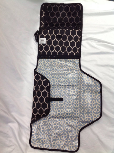 SKIP HOP Black & White Changing Pad
