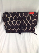 SKIP HOP Black & White Changing Pad