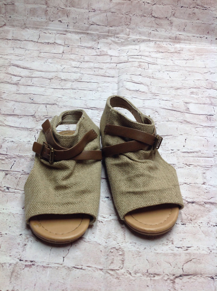 Sarah Jayne Beige & Brown Shoes