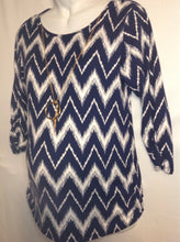 Size Large *No Brand BLUE & WHITE Zigzags Top