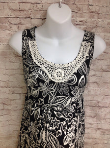 Size Large Notations BLACK & WHITE FLOWER PETALS Dress