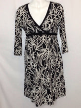 Size M Duo Black Print Floral Dress