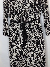 Size M Duo Black Print Floral Dress