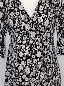 Size M Motherhood BLACK & WHITE Floral Dress