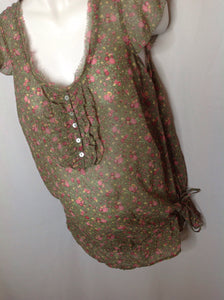 Size Small Motherhood Green Print Floral Top