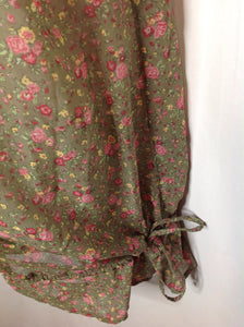 Size Small Motherhood Green Print Floral Top