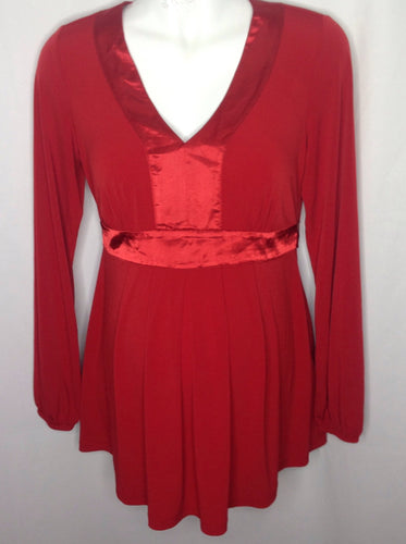 Size Small Motherhood Red Solid Top