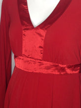 Size Small Motherhood Red Solid Top