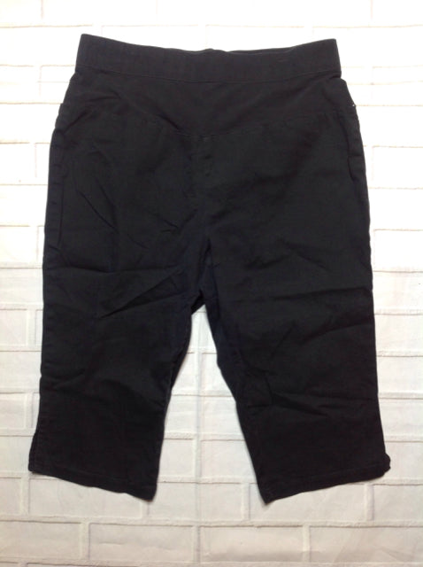 Size XL Motherhood Black Solid Capri