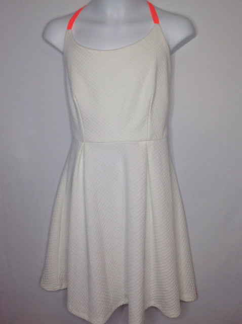 Soprano CREAM & CORAL Dress