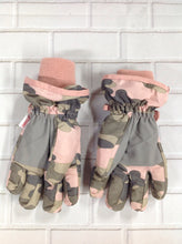 The Place Camoflage Gloves