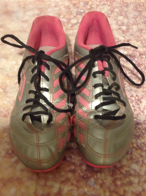 Umbro Gray & Pink Cleats Size 7.5