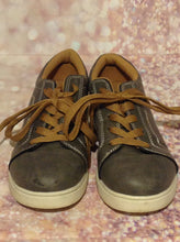 ZOE & ZAC Brown Sneakers Size 5