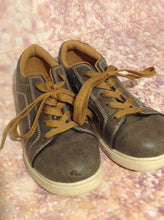 ZOE & ZAC Brown Sneakers Size 5