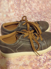 ZOE & ZAC Brown Sneakers Size 5