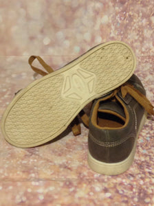 ZOE & ZAC Brown Sneakers Size 5